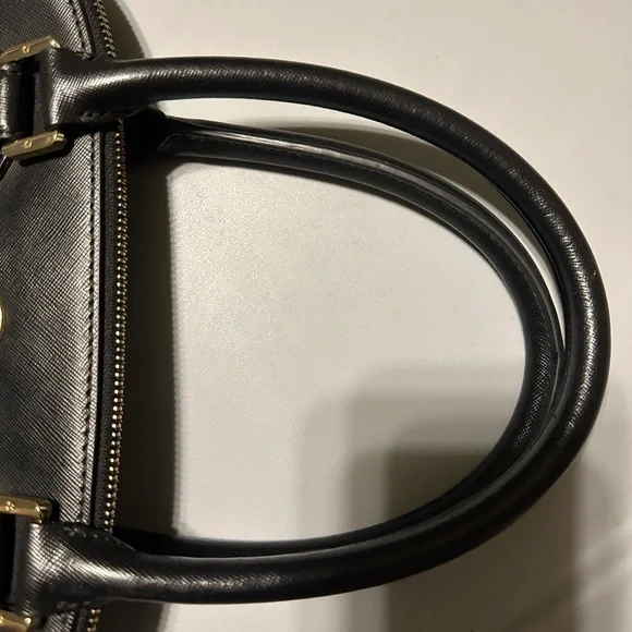 Tory Burch used handbag. About 15” wide and 13 “ tall. This bag is not new.